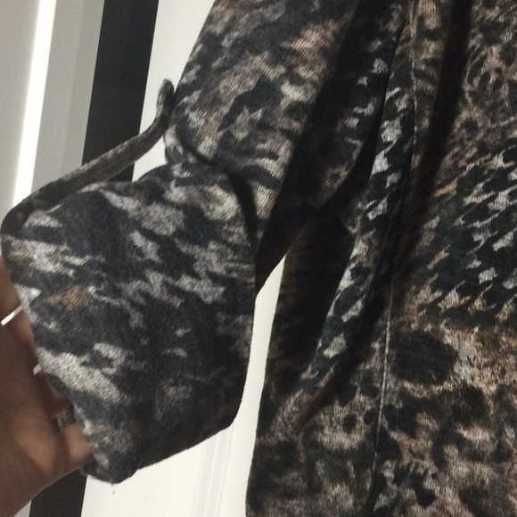 Amici Animal Print Top - Picture 6 of 7